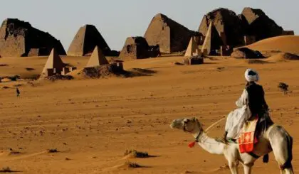 أهرامات السودان “المنسية” وخطر دفنها بالكثبان الرملية