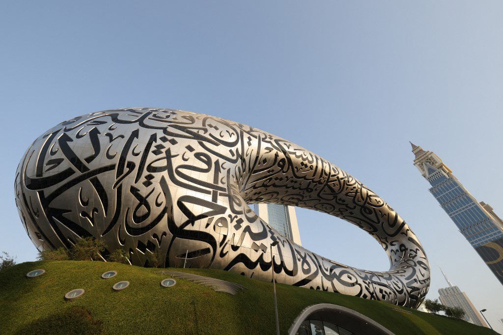 العمارة والخط العربي في الشرق الأوسط: تعزيز للهوية وحفاظ على الفن