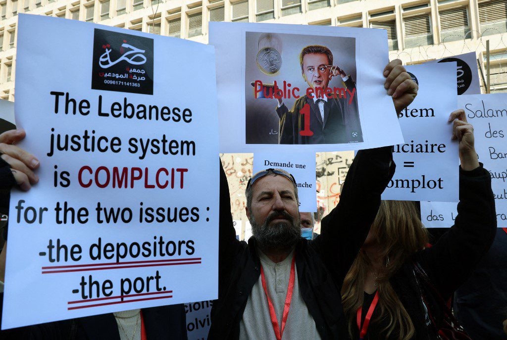  اختلس حاكم مصرف لبنان