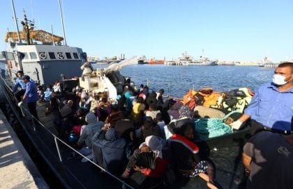 اتفاقٌ لإيقاف الهجرة عبر المتوسط يُشعل أعمال عنفٍ جديدة في ليبيا