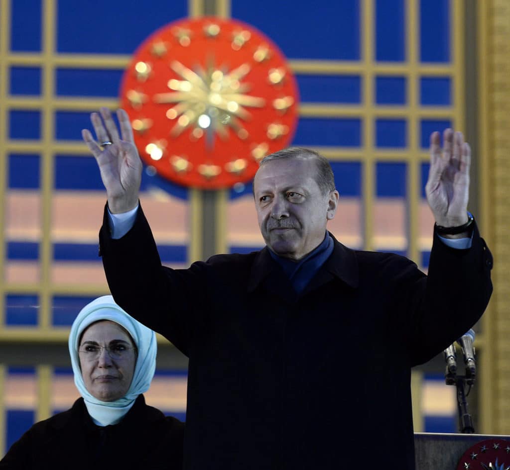 Erdogan-and-his-wife-Emine-Erdogan-address-supporters-in-Presidential-Palace